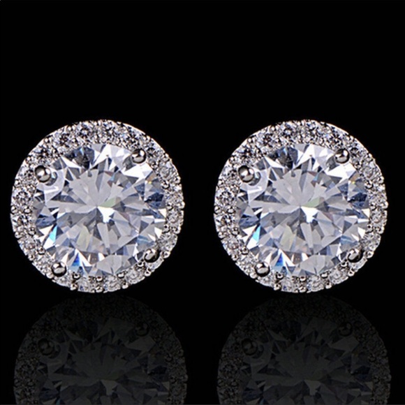 ‼️Last one‼️ White Gold Plated Halo Stud Earrings - Picture 2 of 5